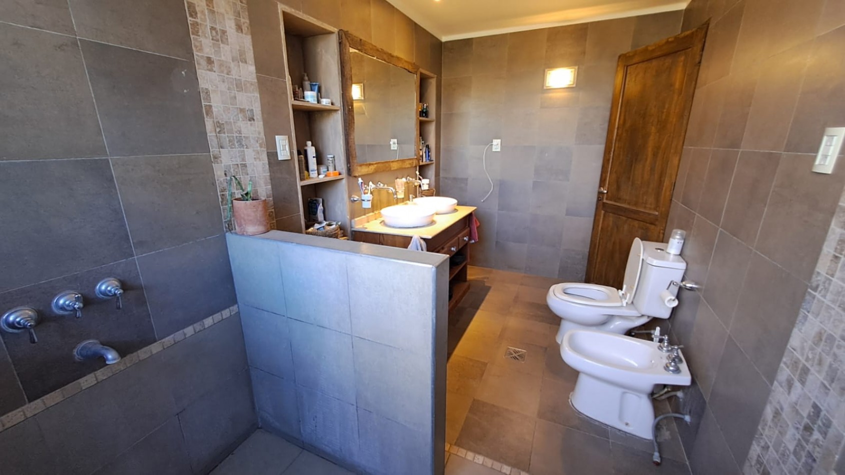 CASA EN VENTA EN EL COMPLEJO LOS LIRIOS GUAYMALLEN