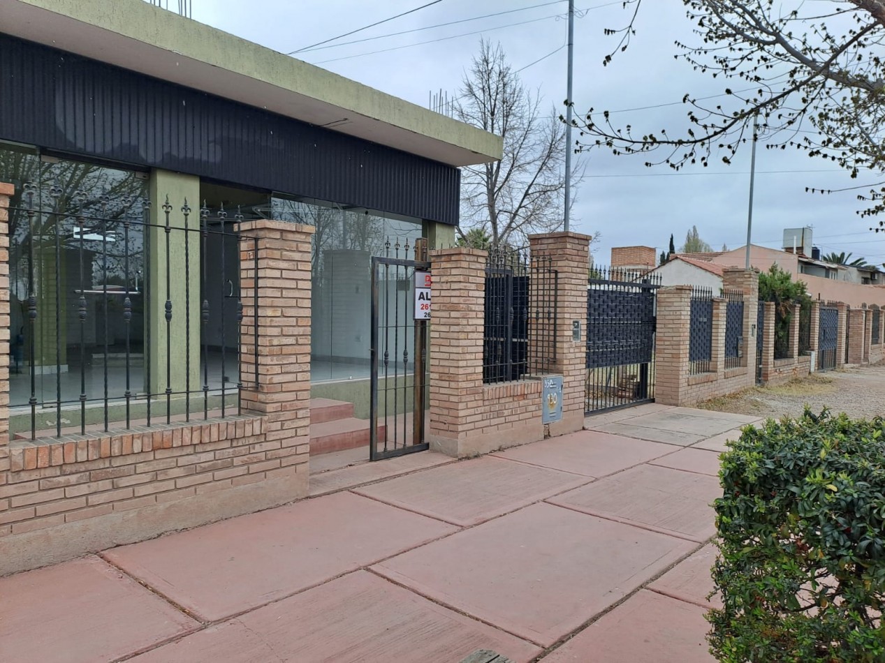 Local comercial en alquiler 100 m² en Vistalba - a metros de Roque Saenz Peña | Gran frente vidriado