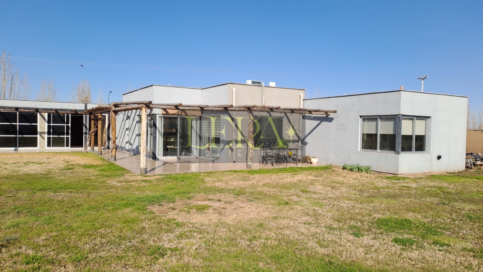 CASA EN VENTA CON 3 DORMITORIOS EN LAS COMPUERTAS LUJAN DE CUYO