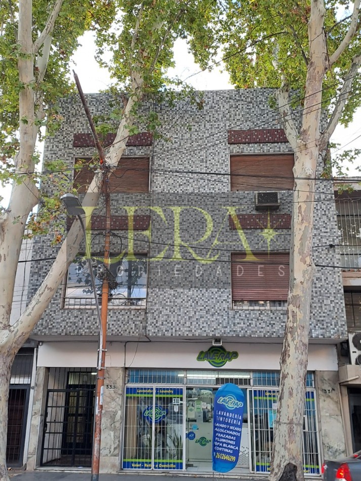 Departamento en alquiler 3 dormitorios 3 patios en la Ciudad de Mendoza.
