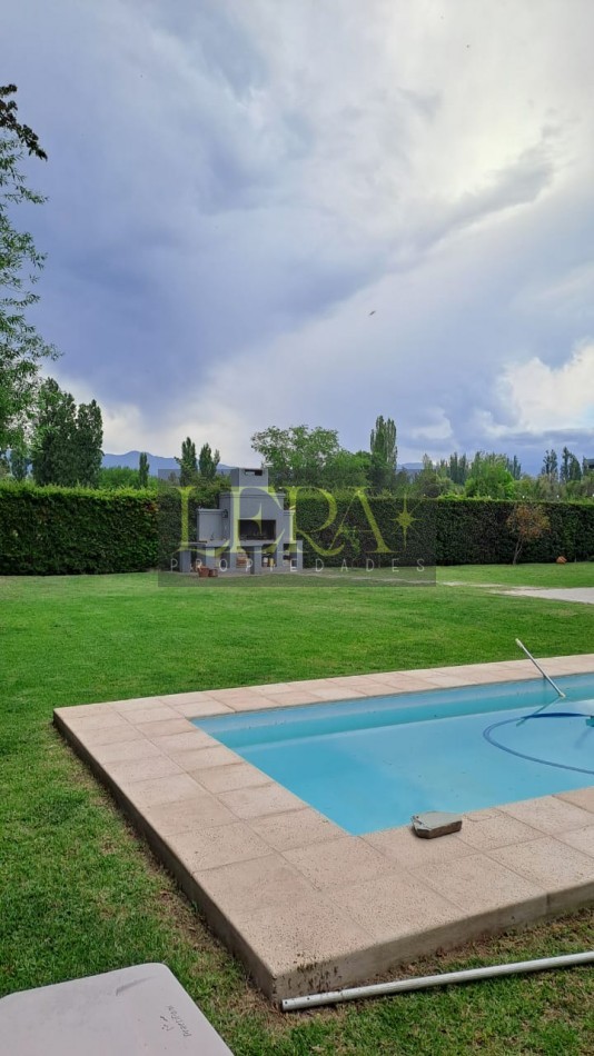 Casa en Venta con 4 Dorm. en Chacras de Coria
