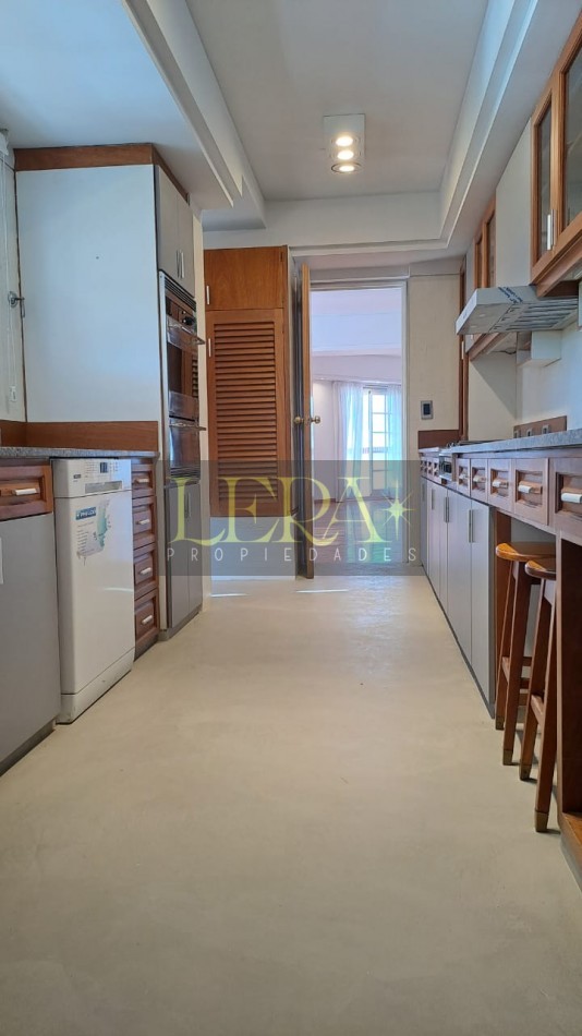 Departamento semipiso en alquiler sobre Av. Emilio Civit Ciudad de Mendoza