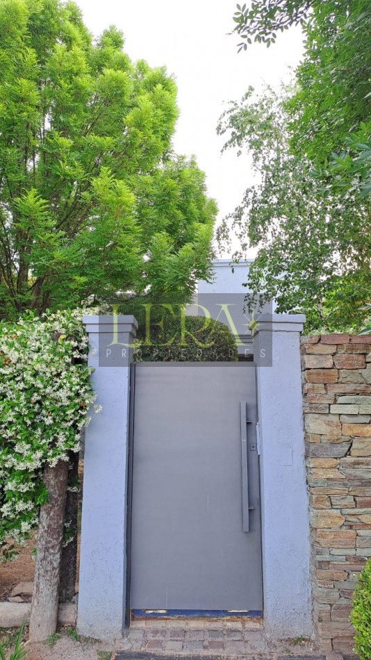 Casa en Venta con 4 Dorm. en Chacras de Coria