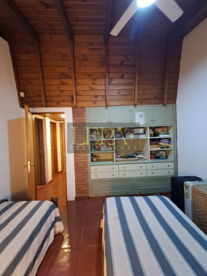 CASA EN VENTA CON 3 DORMITORIOS Y PISCINA EN LA SEXTA SECCION CIUDAD DE MENDOZA
