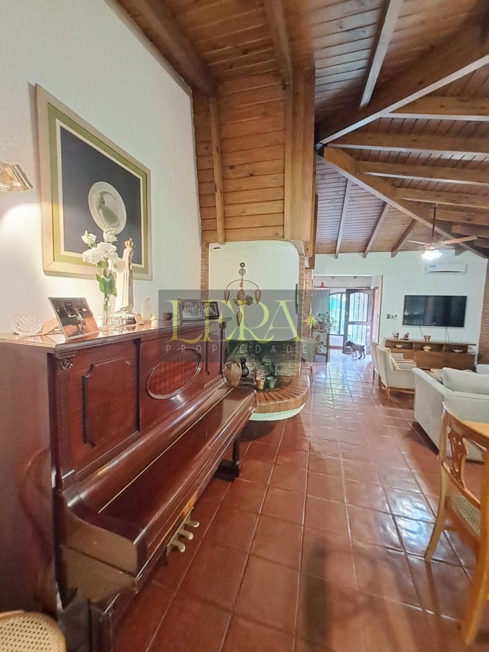 CASA EN VENTA CON 3 DORMITORIOS Y PISCINA EN LA SEXTA SECCION CIUDAD DE MENDOZA